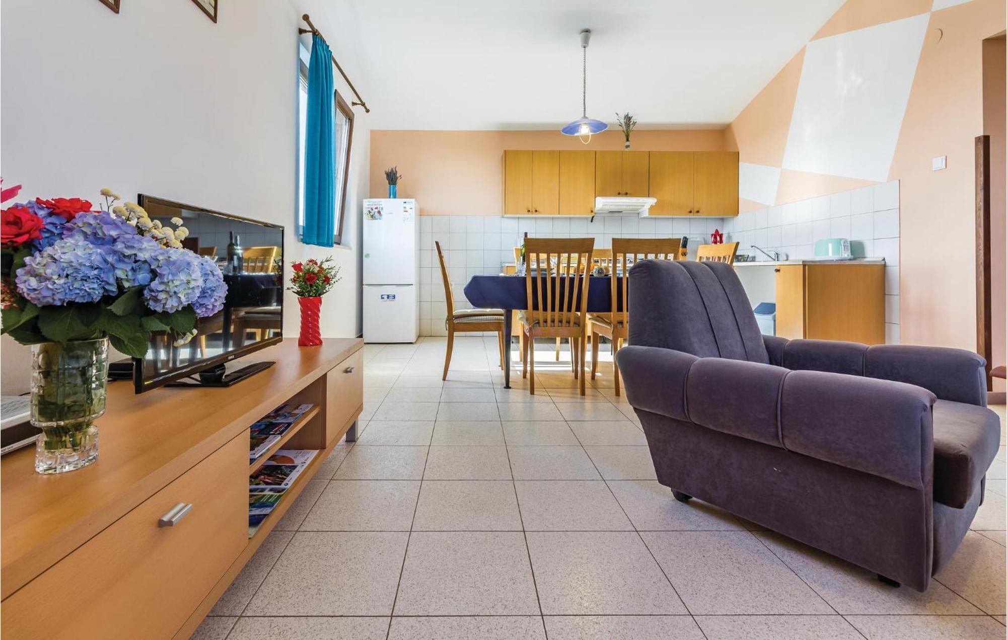 2 Bedroom Awesome Apartment In Vinkuran Exterior foto