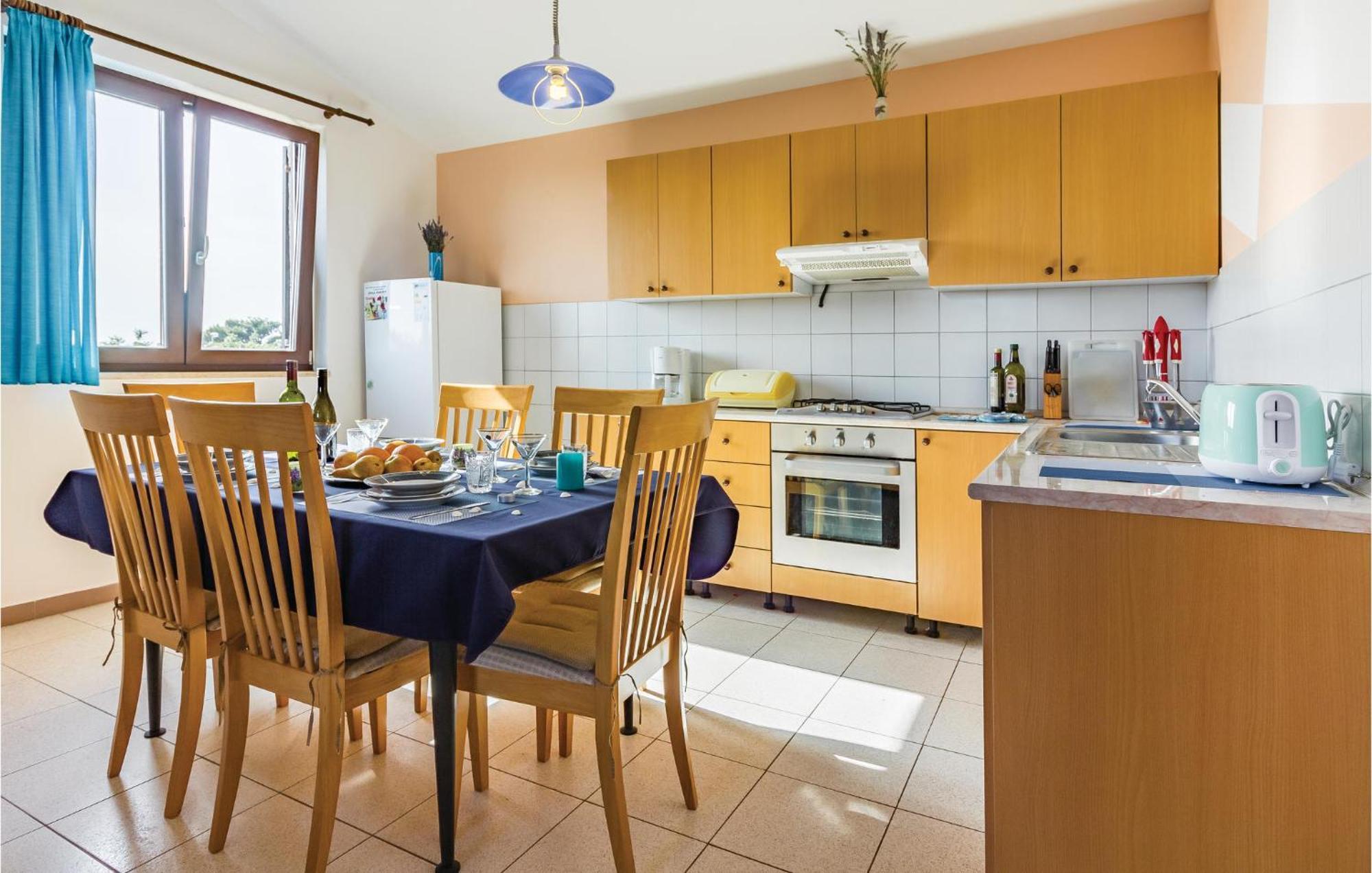 2 Bedroom Awesome Apartment In Vinkuran Exterior foto